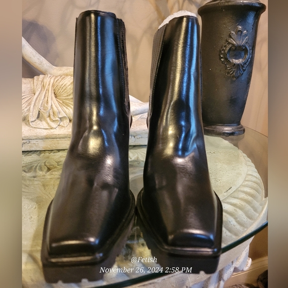 Vince Camuto Womens Aresse Black Chelsea Boots Size 7.5 - Picture 7 of 11